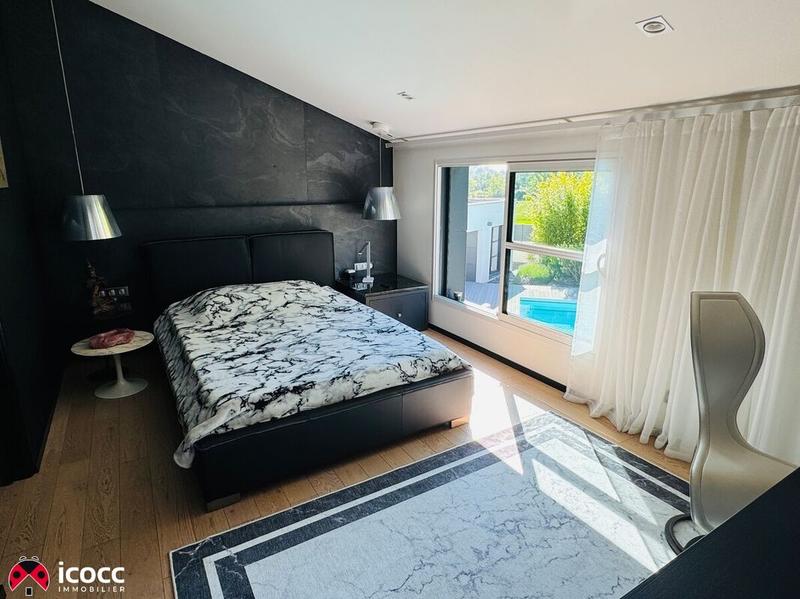 Maison - 303 m² - 11 pièces