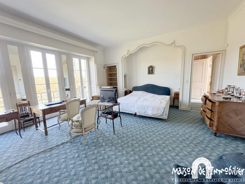 Maison - 527 m² - 12 pièces