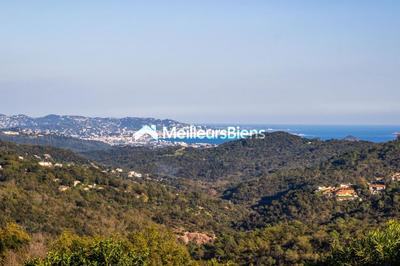 Maison - 225 m² - 12 pièces