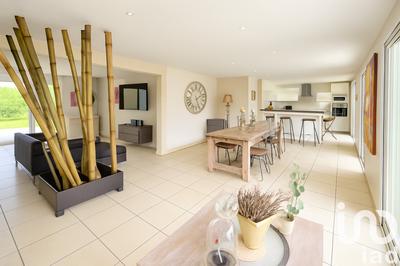 Maison - 209 m² - 6 pièces