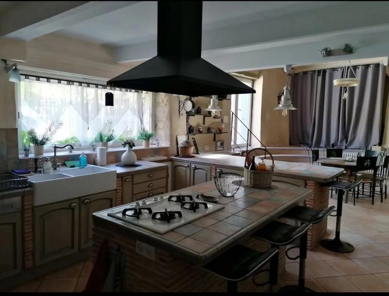 Propriété - 430 m² - 25 pièces