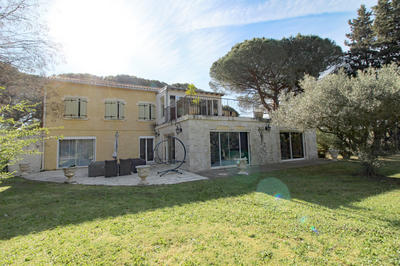 Maison - 325 m² - 9 pièces