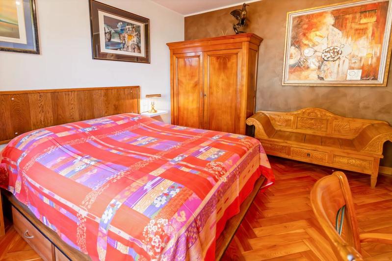 Maison - 270 m² - 10 pièces