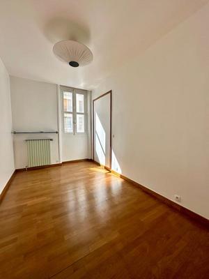Appartement - 100 m² - 4 pièces