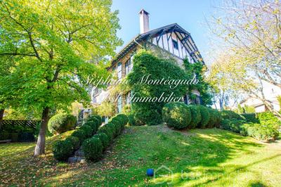 Demeure - 243 m² - 7 pièces