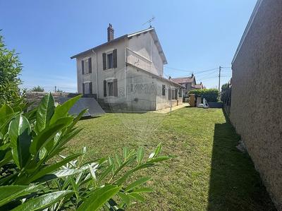 Maison jumelée - 94 m² - 5 pièces