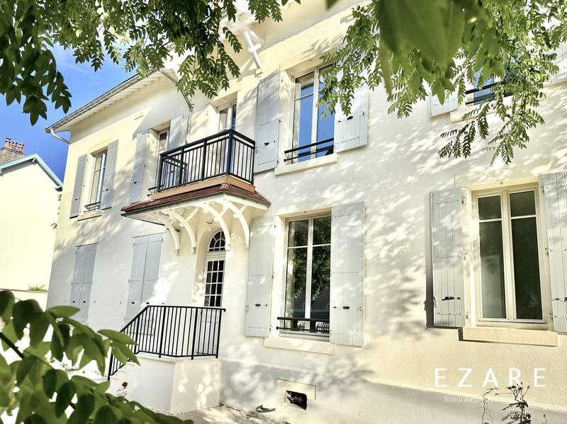 Maison - 206 m² - 7 pièces