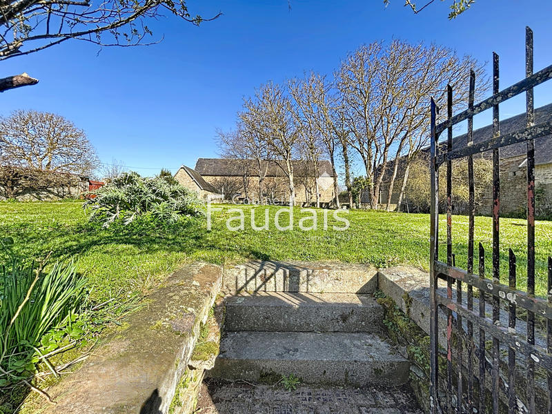 Maison - 636 m² - 3 pièces