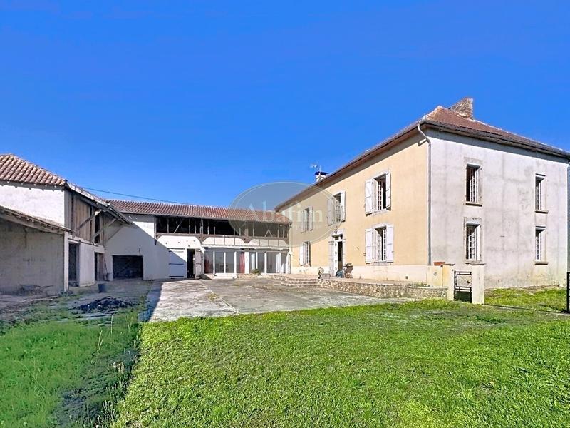 Maison - 300 m² - 10 pièces