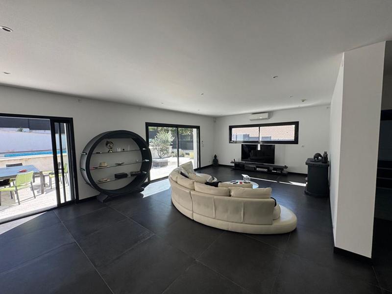 Maison - 202 m² - 8 pièces