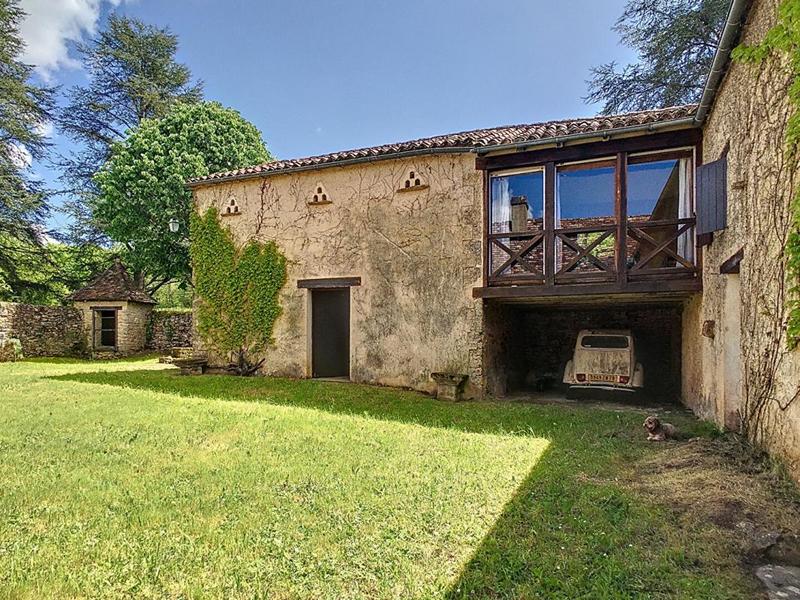 Maison - 270 m² - 13 pièces