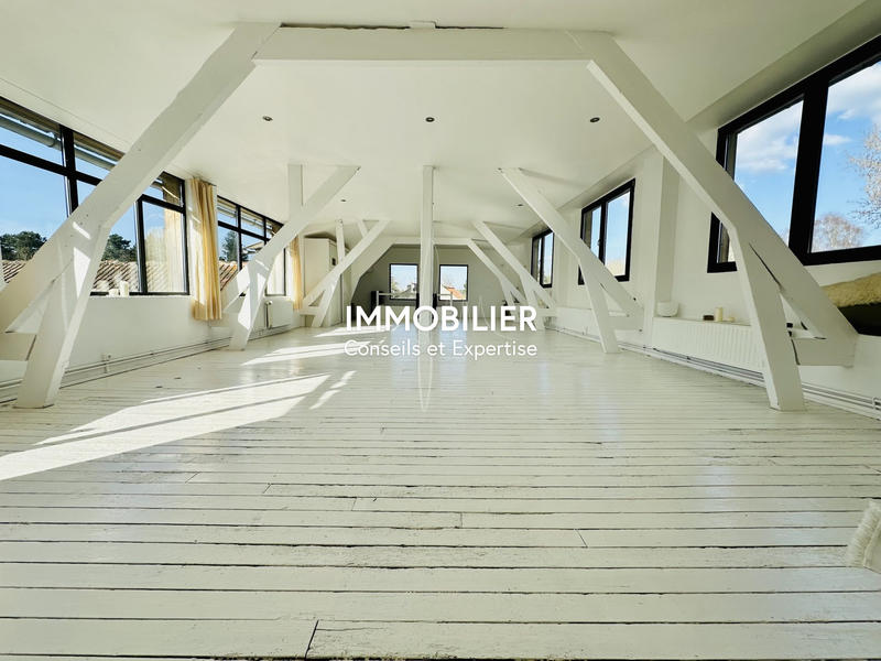 Maison - 332 m² - 11 pièces