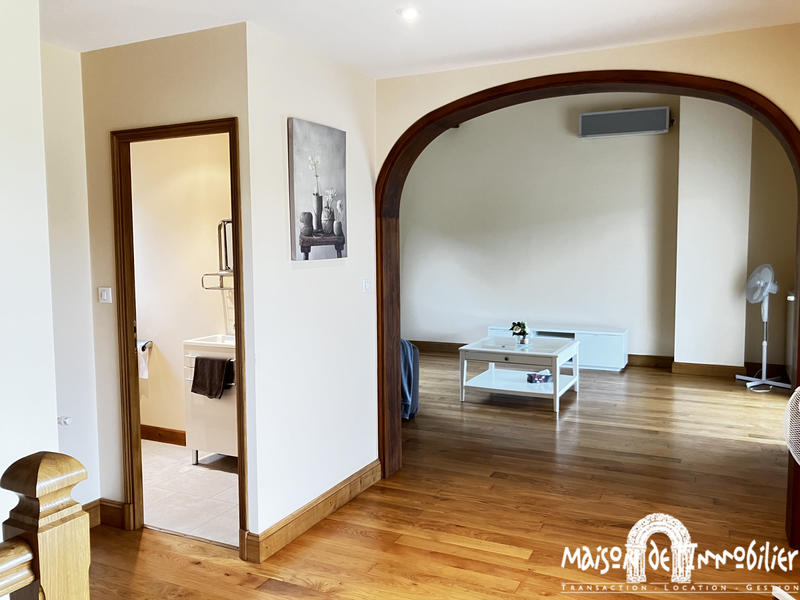 Maison - 253 m² - 7 pièces