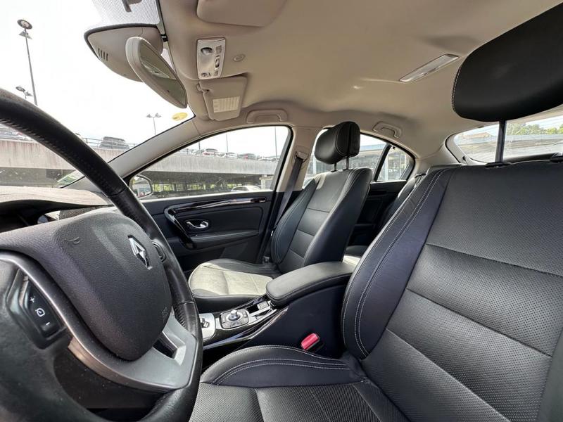 Renault Laguna III (2) 2.0 Dci 175 Initiale Bva6