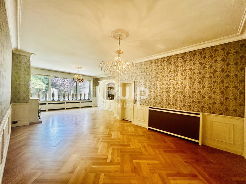 Maison - 313 m² - 10 pièces