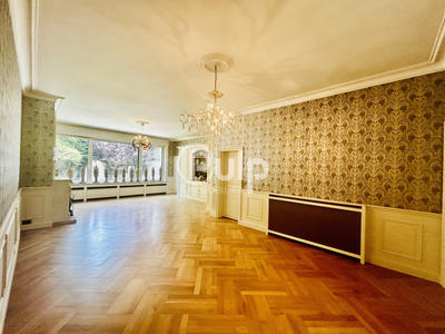 Maison - 313 m² - 10 pièces