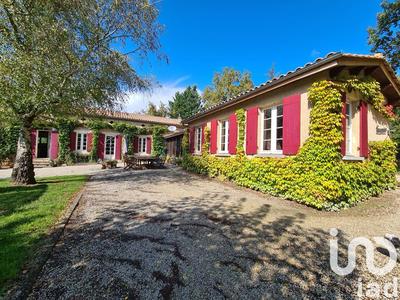 Maison - 340 m² - 15 pièces