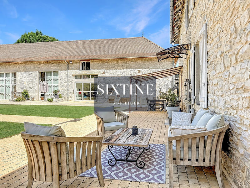 Maison ancienne - 692 m² - 16 pièces