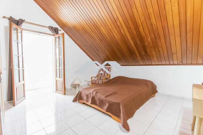 Maison - 208 m² - 6 pièces