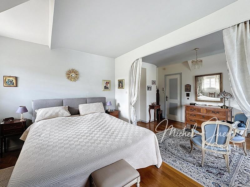 Maison - 232 m² - 6 pièces