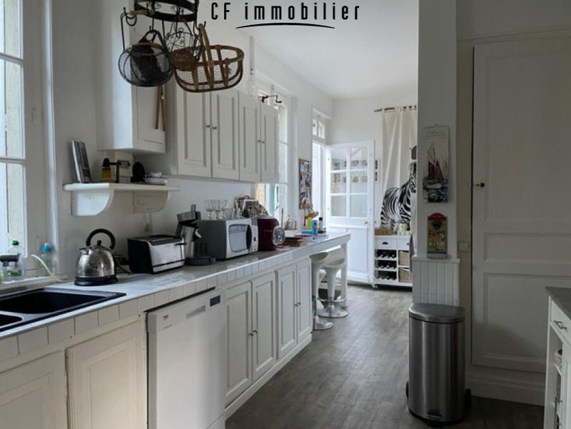 Maison - 390 m² - 10 pièces