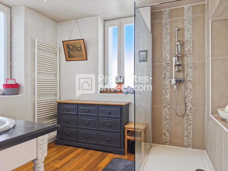 Maison - 238 m² - 8 pièces