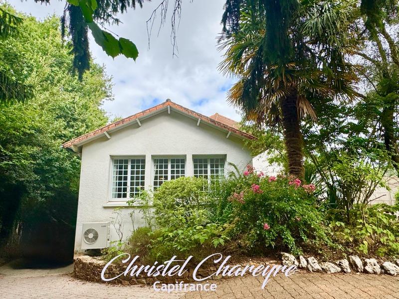 Maison - 196 m² - 8 pièces