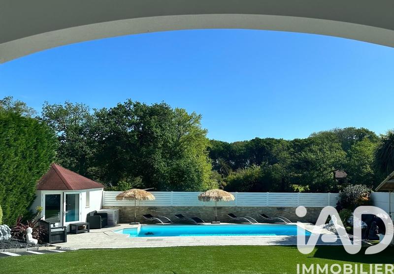 Maison - 328 m² - 6 pièces