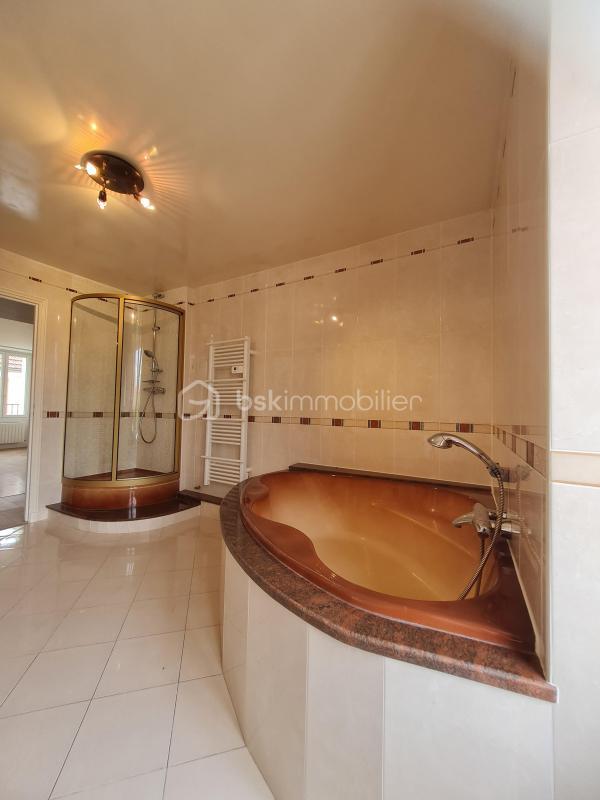 Appartement - 179 m² - 8 pièces