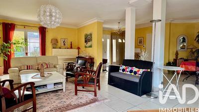 Maison - 217 m² - 8 pièces