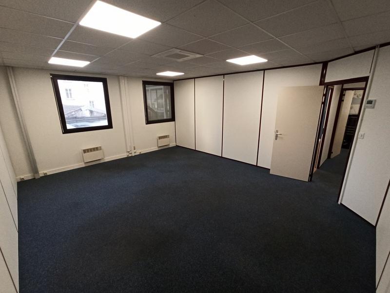 Bureau - 242 m²
