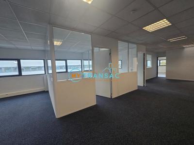 Local d'activité / Entrepôt - 801 m²