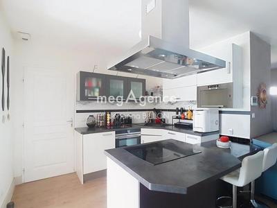 Maison traditionnelle - 178 m² - 6 pièces