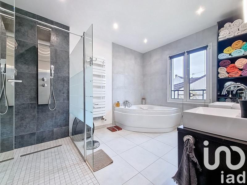 Maison - 130 m² - 7 pièces