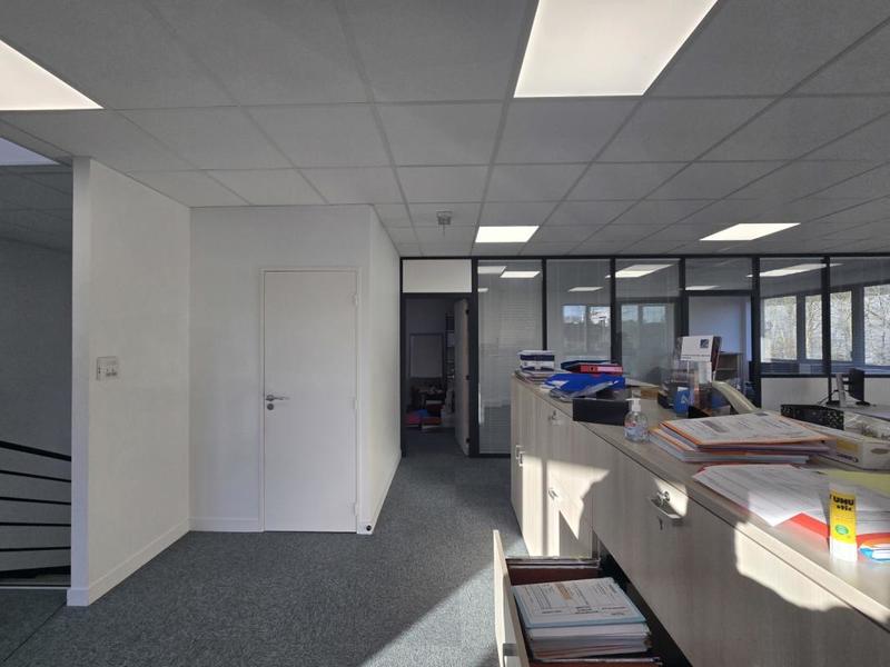 Local d'activité / Entrepôt - 221 m²