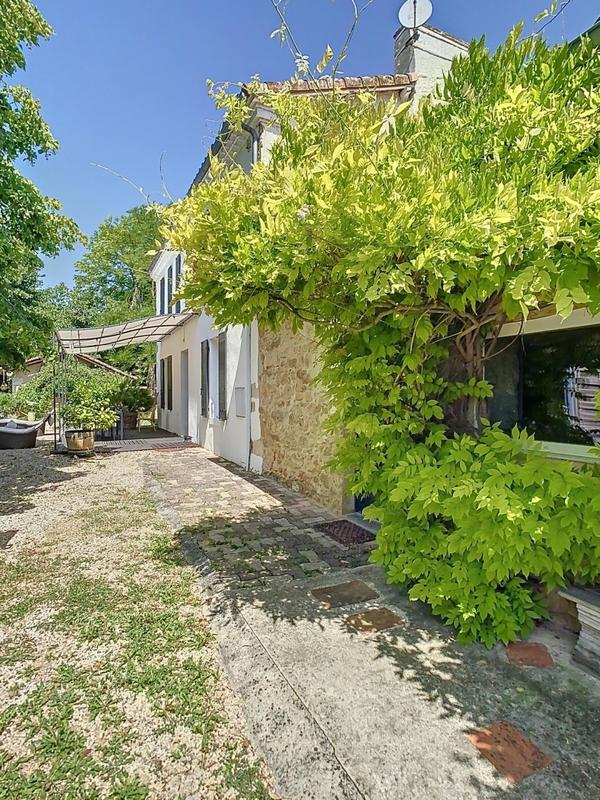 Maison - 231 m² - 10 pièces