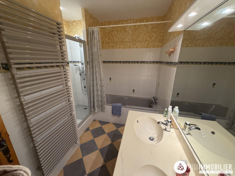 Maison - 239 m² - 7 pièces