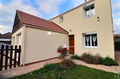 Maison - 93 m² - 5 pièces