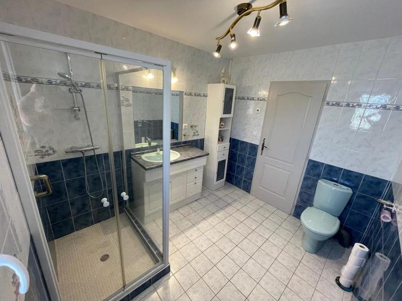 Maison - 202 m² - 8 pièces