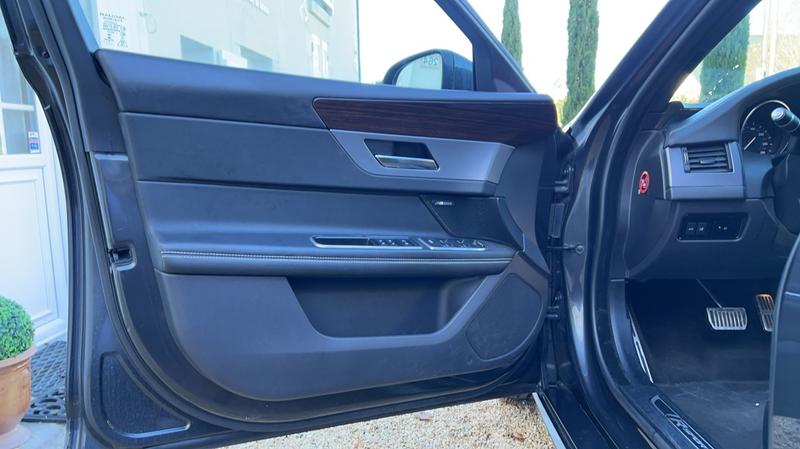 Jaguar Xf 2.0 d 180 Bva8 R-Sport - Automatique Toit ouvrant