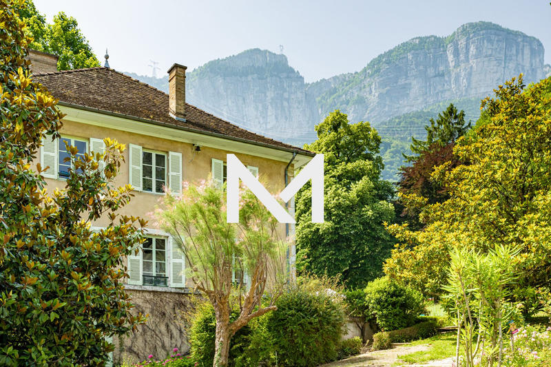 Maison - 761 m² - 16 pièces