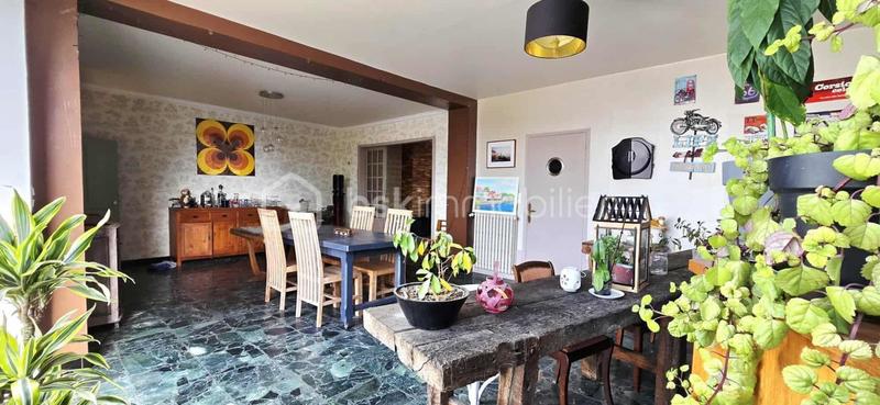 Maison - 285 m² - 9 pièces