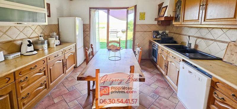 Maison - 235 m² - 6 pièces