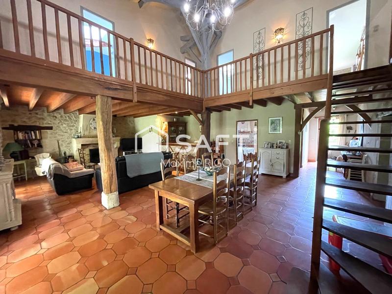 Maison - 239 m² - 8 pièces