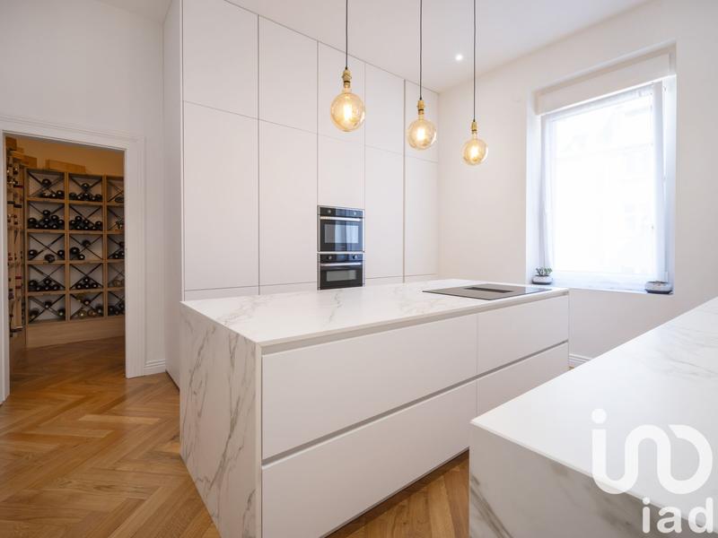 Appartement - 208 m² - 6 pièces