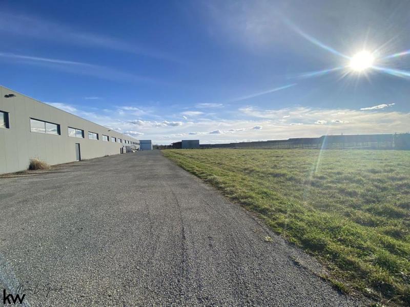 Local commercial - 2 438 m²