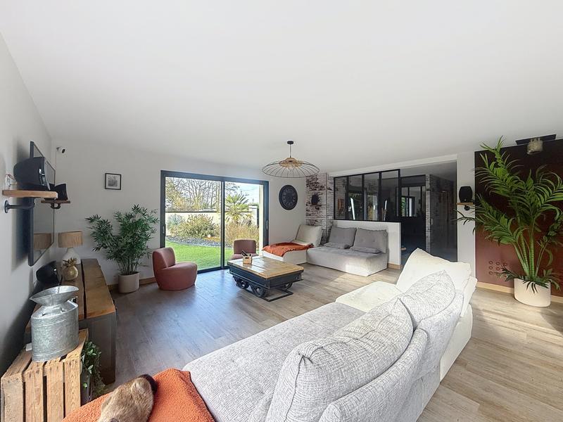 Maison - 204 m² - 6 pièces