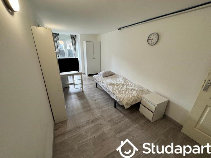 Chambre - 11 m² - 1 pièce