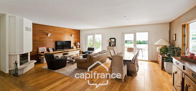 Maison - 202 m² - 7 pièces