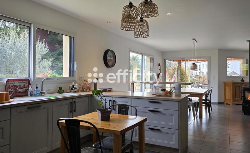 Maison - 181 m² - 5 pièces